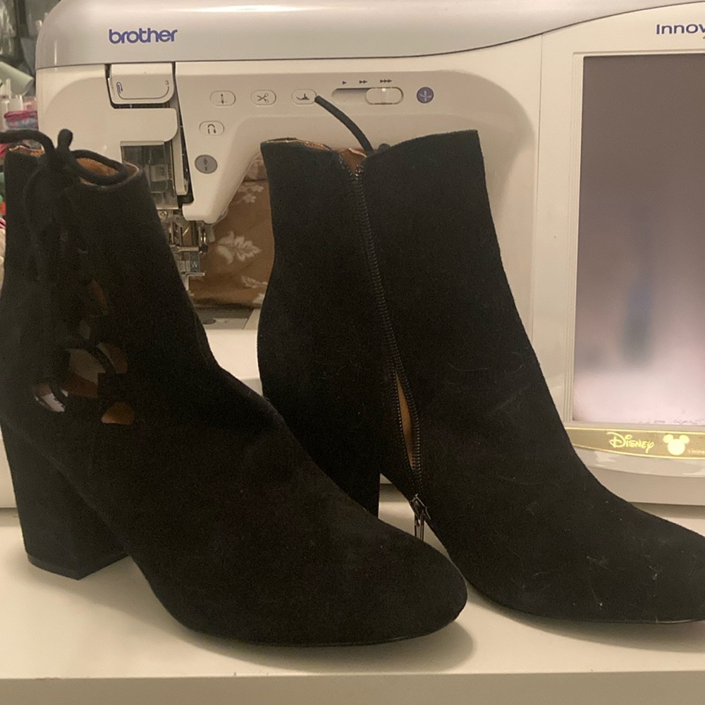 Brand New Steve Madden size 10 black suede booties